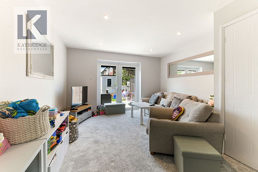 Property photo 2 of 12 Pemberley Chase, West Ewell