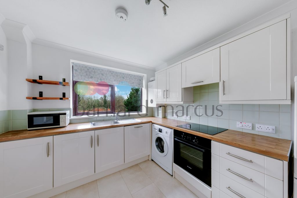 Property photo 2 of 8 Kitchen