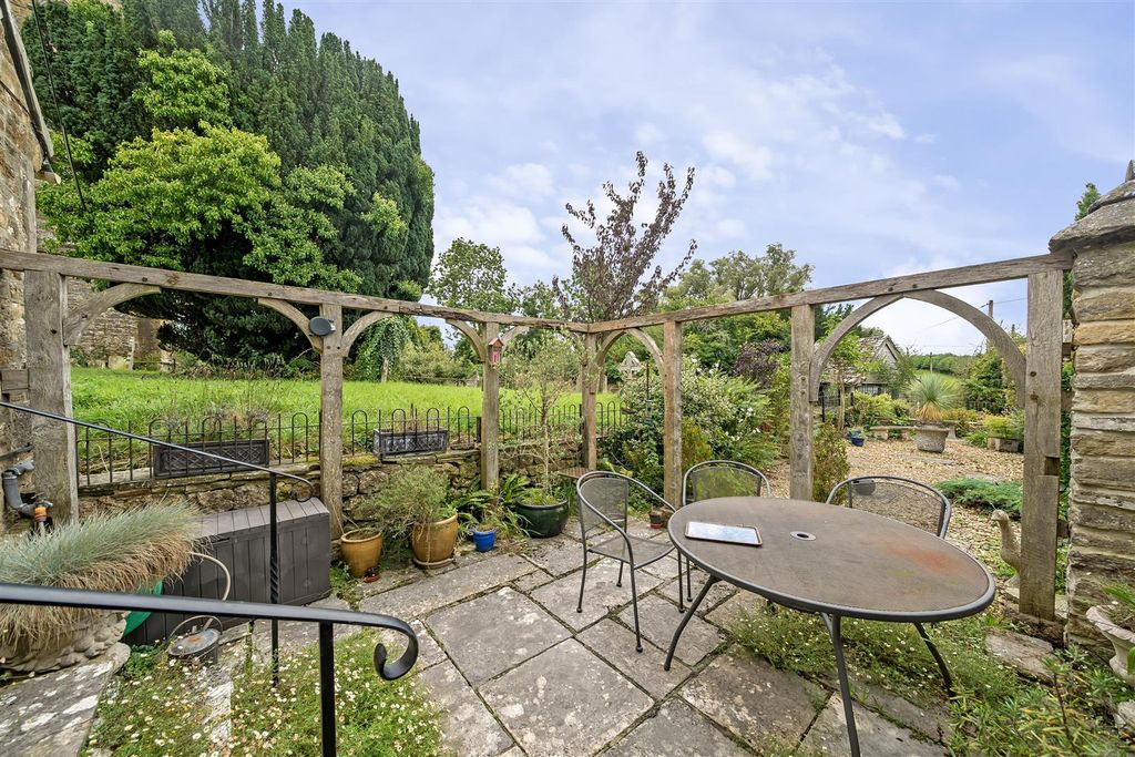 Property photo 3 of 19 Cloister Garden