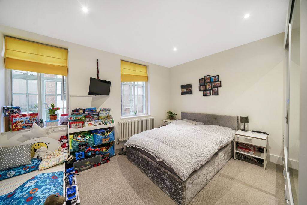 Property photo 3 of 11