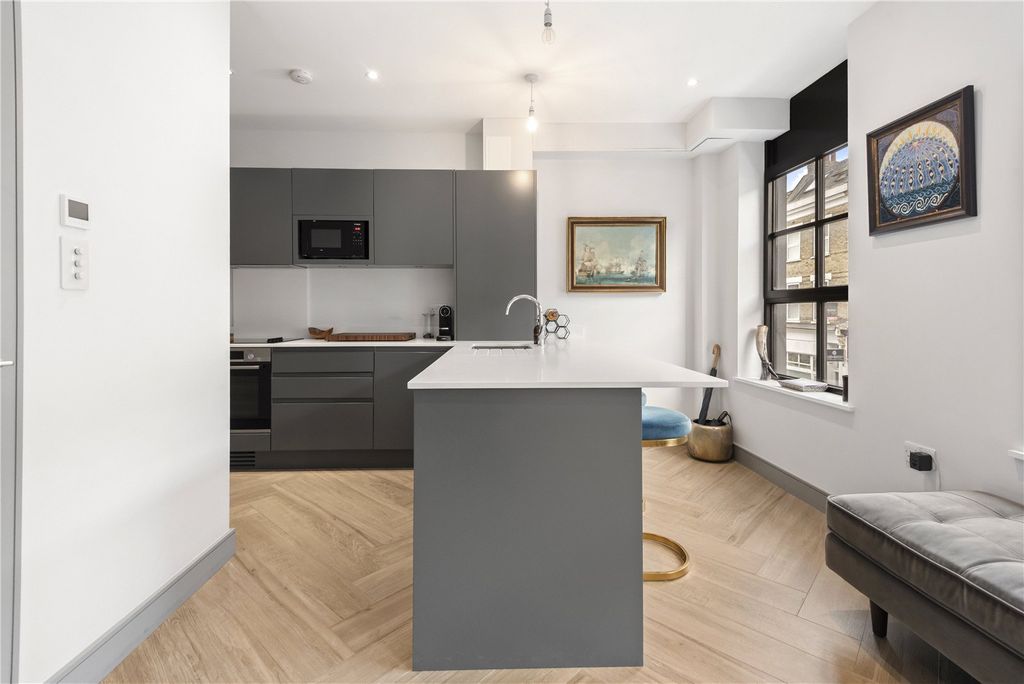 Property photo 3 of 12 Kitchen