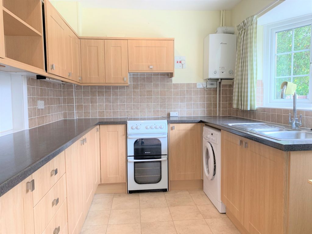 Property photo 2 of 11 Kitchen