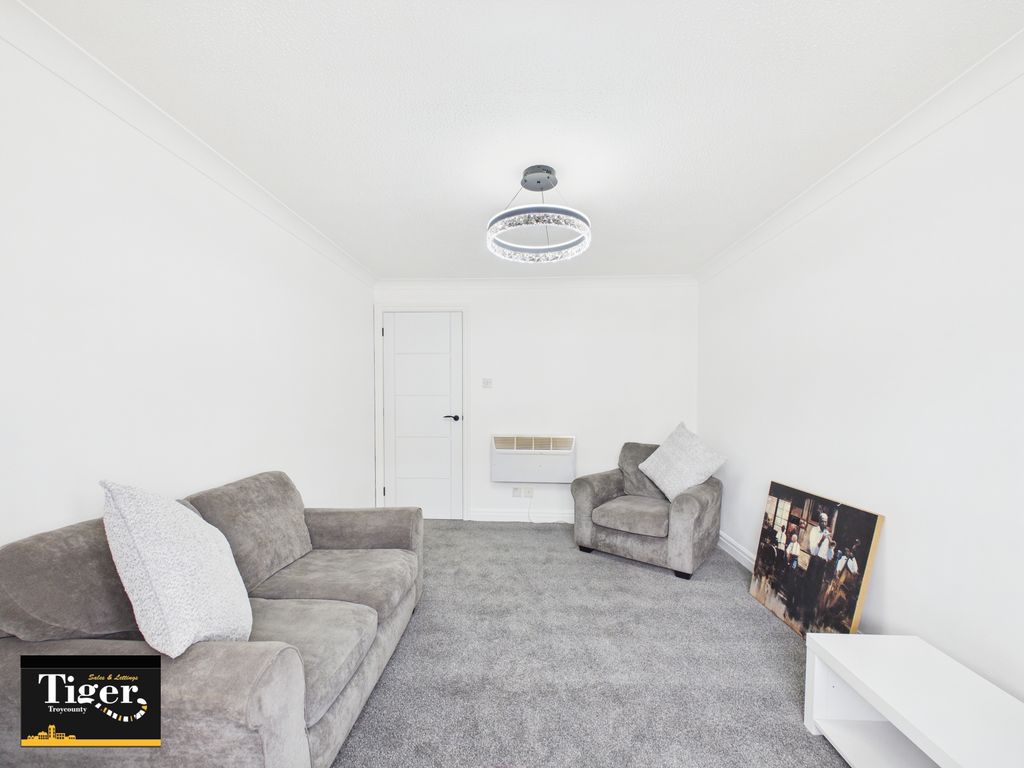 Property photo 3 of 8 Cam03440G0-Pr0576-Still004