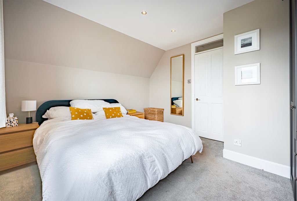 Property photo 3 of 39