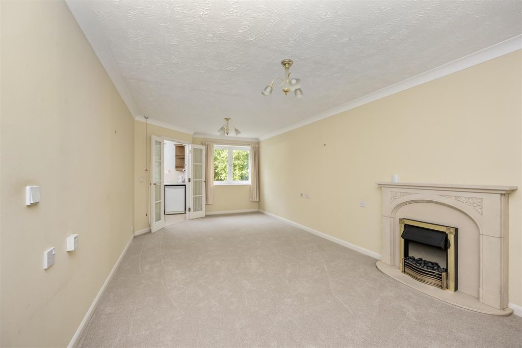 Property photo 2 of 16 Living Room