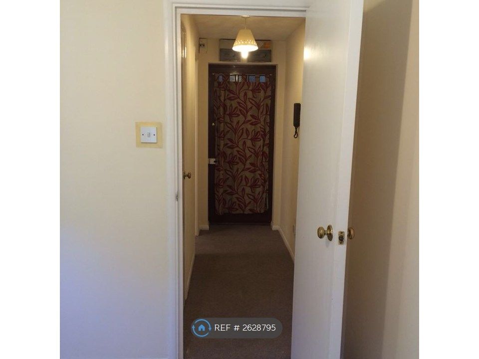 Property photo 3 of 5 Hallway