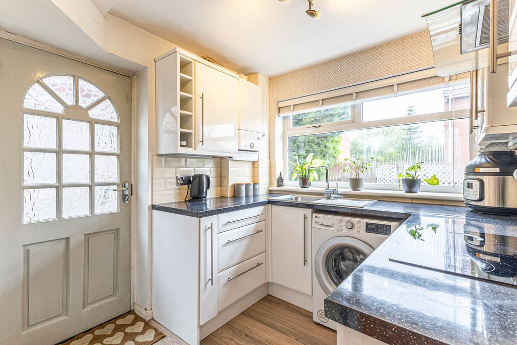 Property photo 3 of 18 Kitchen