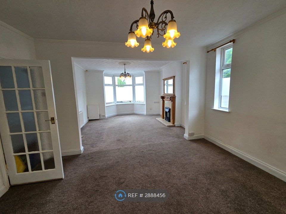 Property photo 3 of 23 Lounge