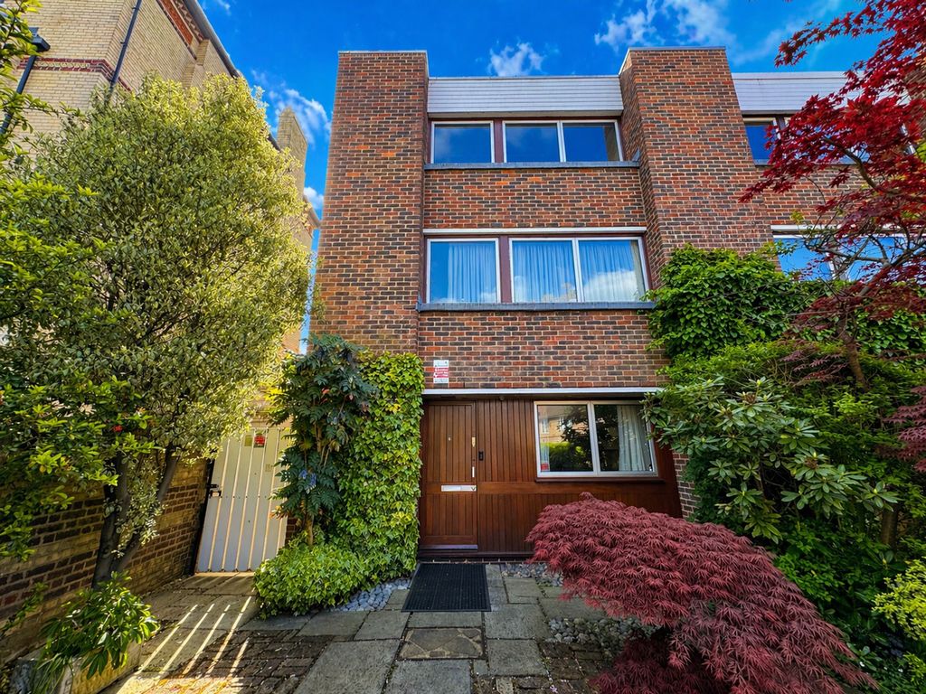 Property photo 1 of 16 Exterior