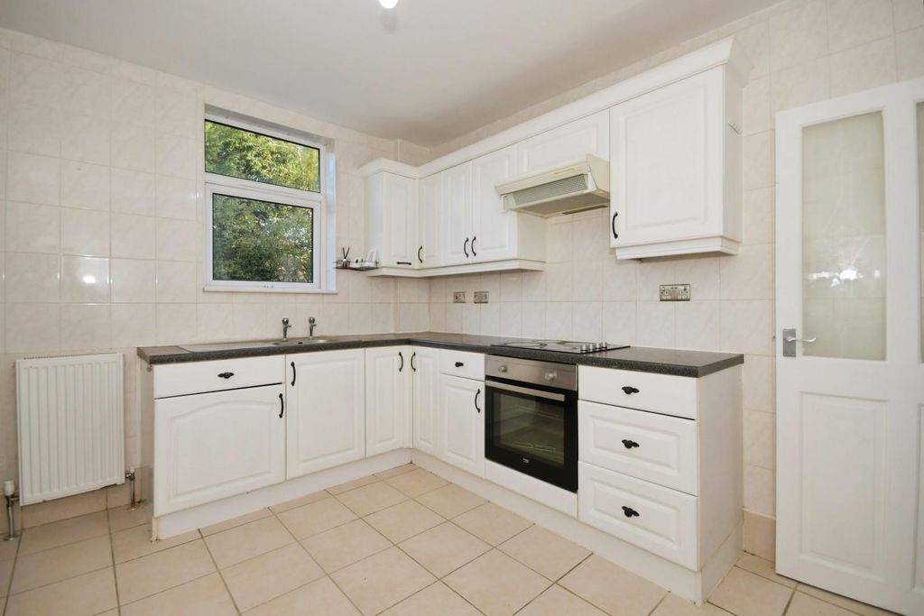 Property photo 1 of 17 Kitchen