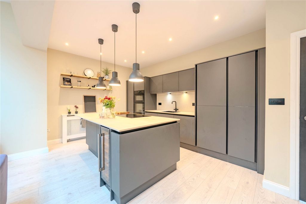 Property photo 3 of 17 3