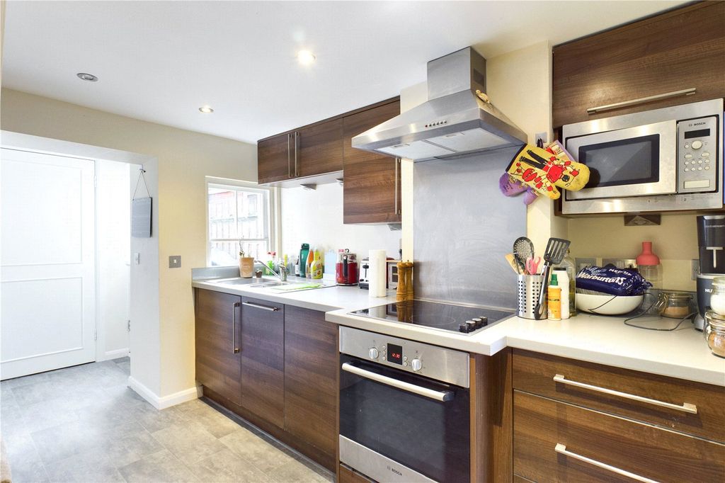 Property photo 2 of 10 Kitchen