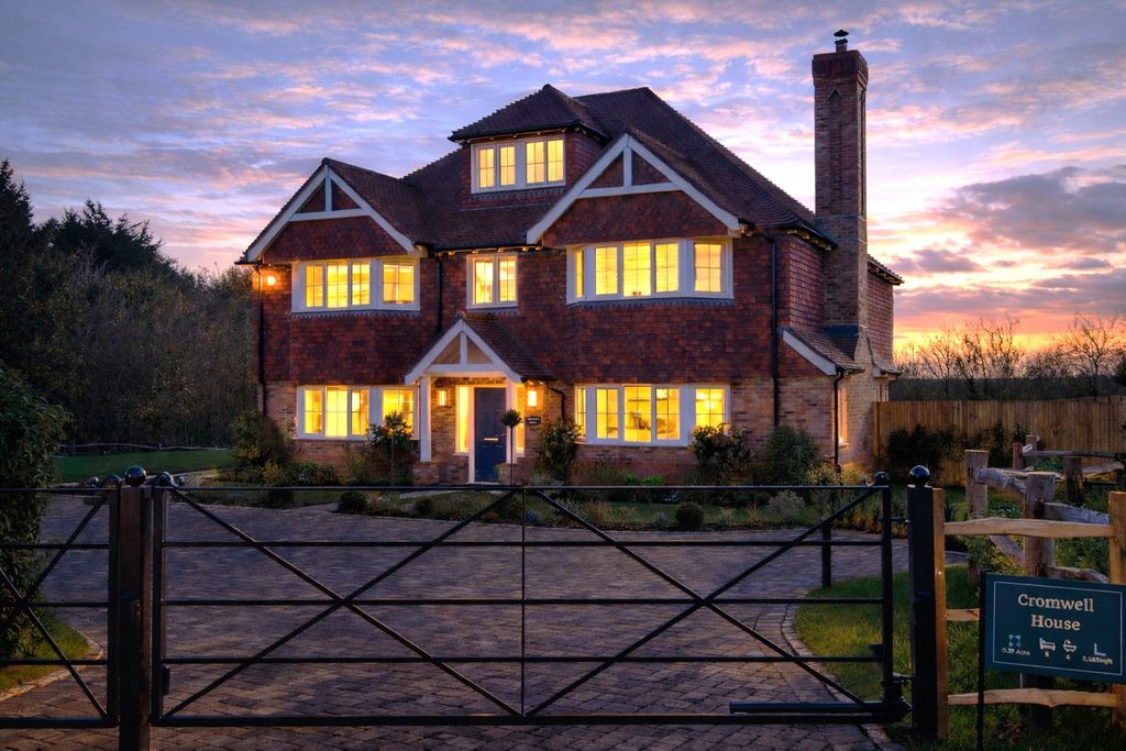 Property photo 1 of 15 Cromwell House