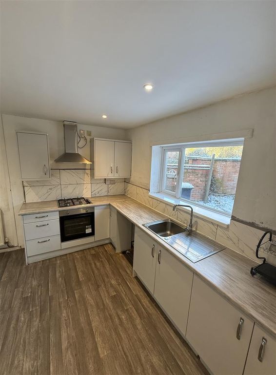 Property photo 2 of 8 Kitchen.Jpeg