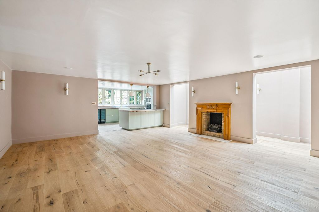 Property photo 3 of 25 Image