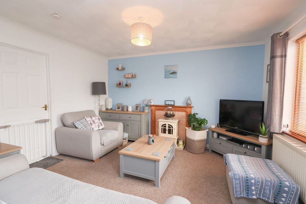 Property photo 2 of 14 Living Room