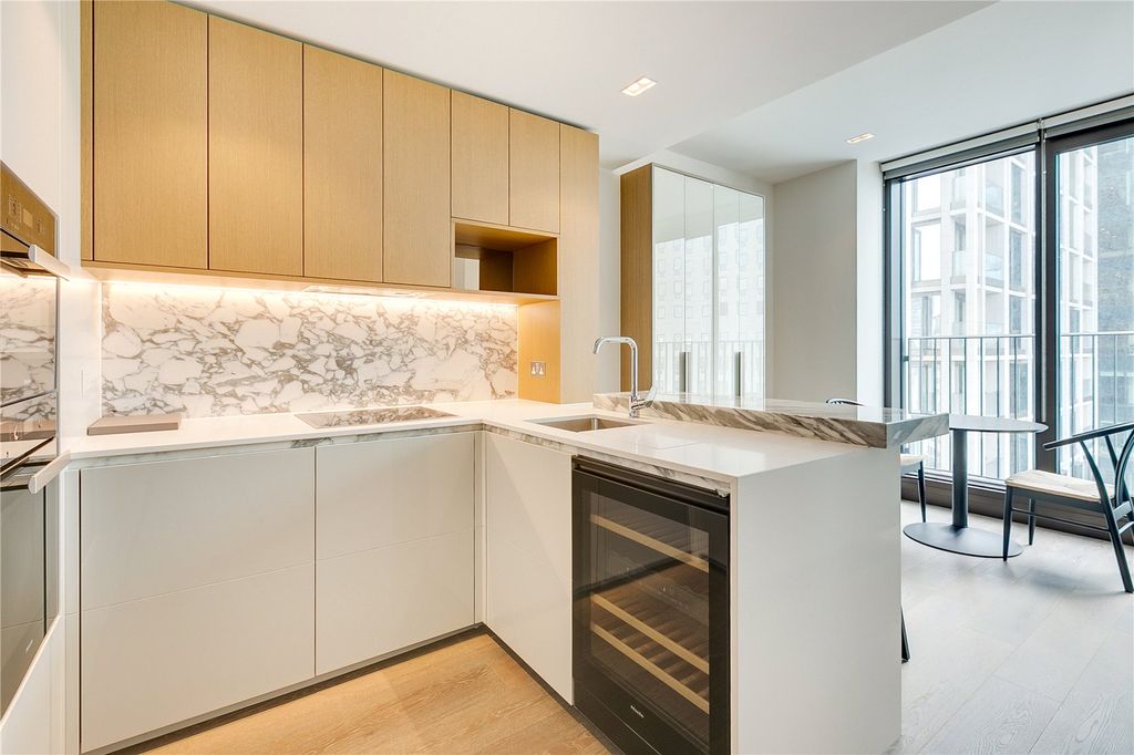 Property photo 2 of 12 Kitchen/Reception