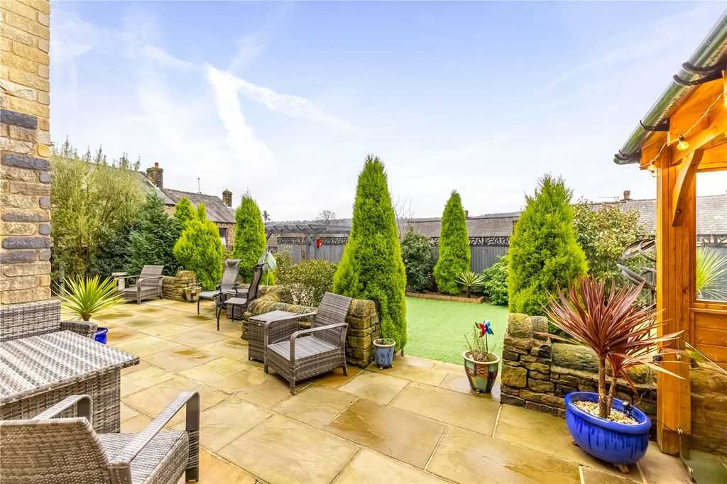 Property photo 2 of 40 Gardens