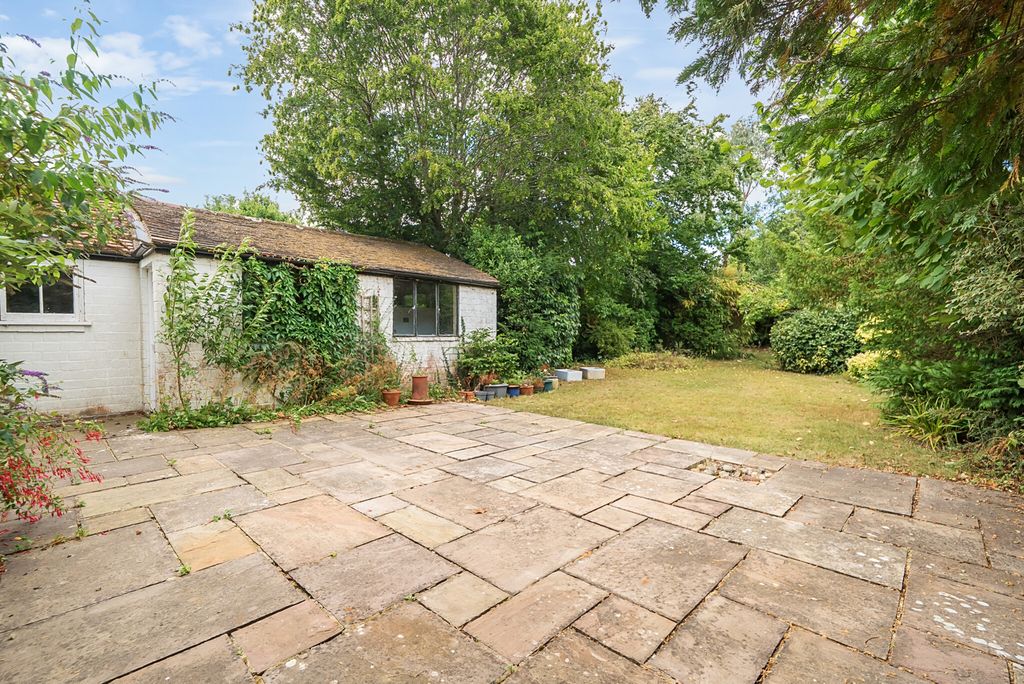 Property photo 3 of 25 1333985-20-689200...