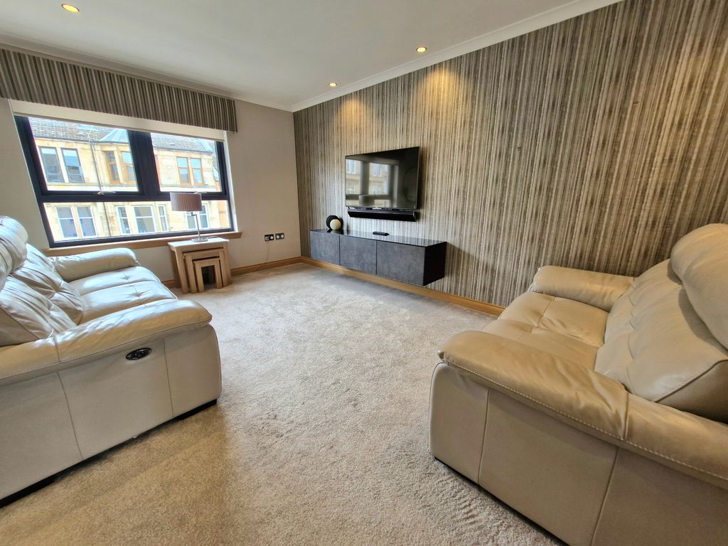 Property photo 2 of 11 Lounge