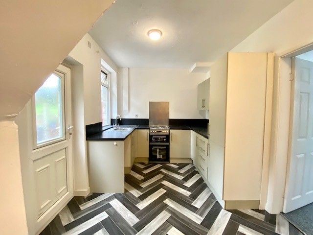 Property photo 3 of 8 Balcony