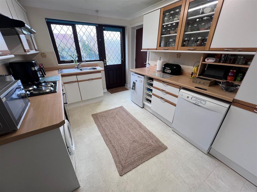 Property photo 3 of 13 Kitchen 2.Jpg