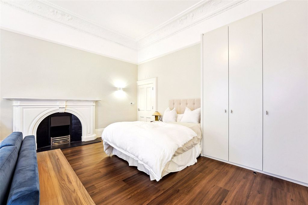 Property photo 2 of 8 Studio Room