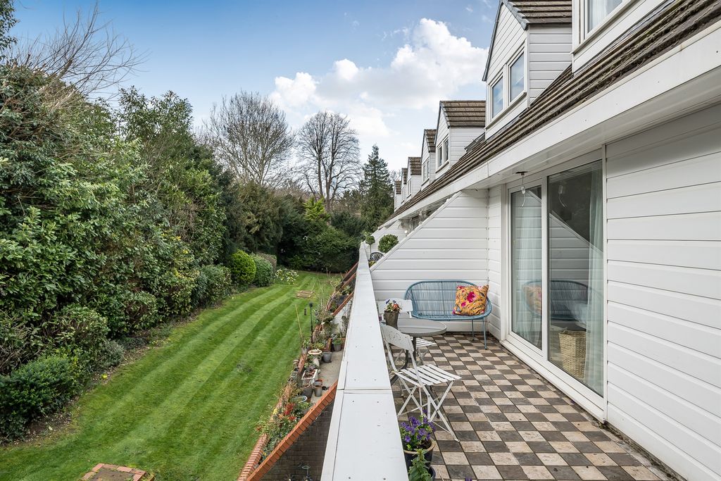 Property photo 2 of 12