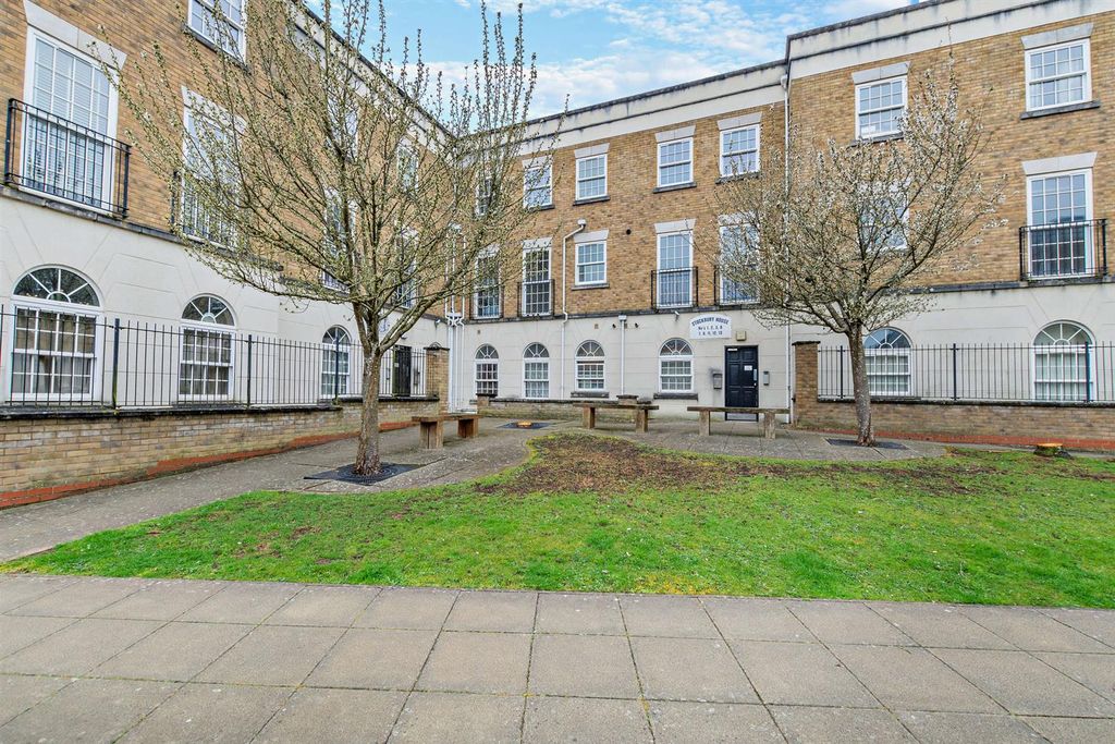 Property photo 1 of 15 8640928-Exterior01-800.Jpg