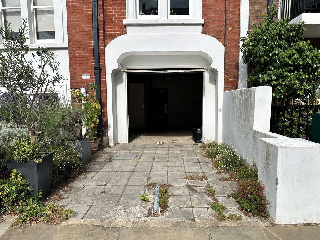 Property photo 1 of 5 Exterior