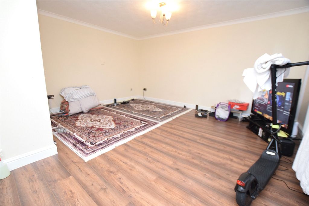 Property photo 3 of 19 Picture No. 02