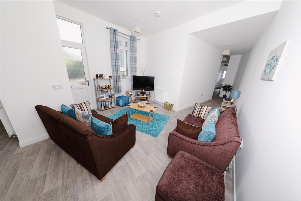 Property photo 3 of 16 c
