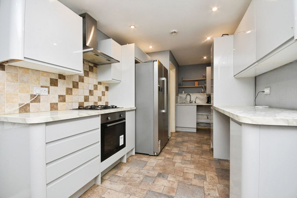Property photo 3 of 14 Kitcen