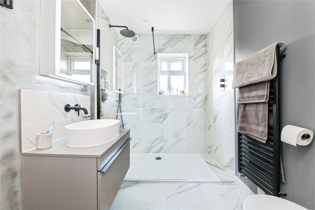 Property photo 2 of 15 Picture No. 18