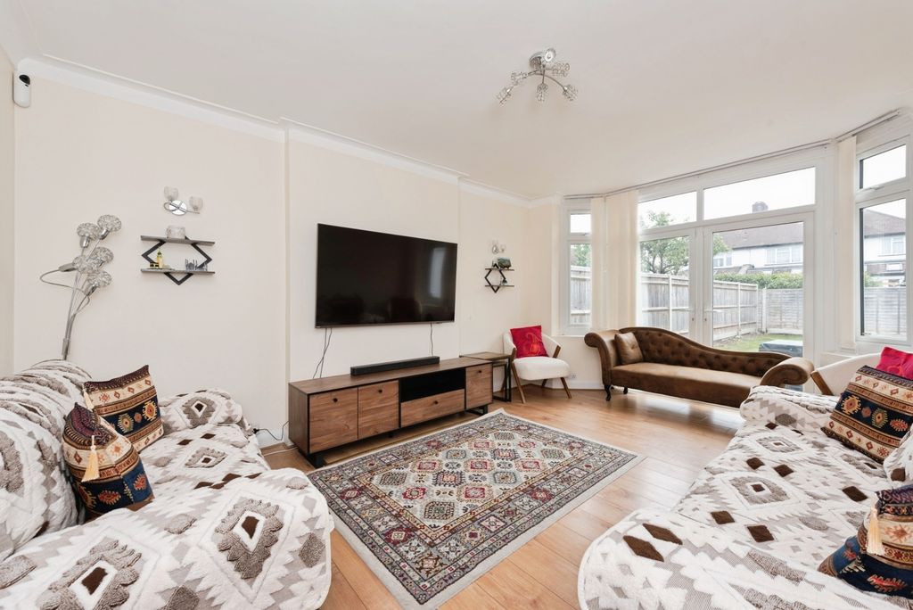 Property photo 2 of 18 Living Room