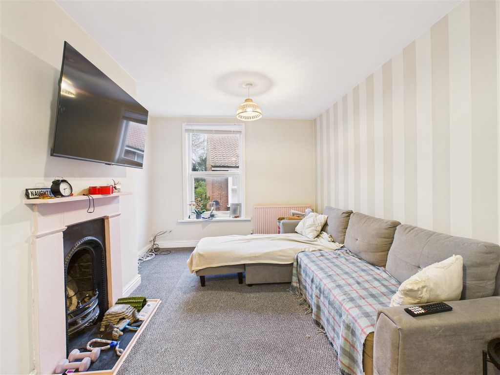 Property photo 2 of 11 Cam05193G0-Pr0100-Still010.Jpg