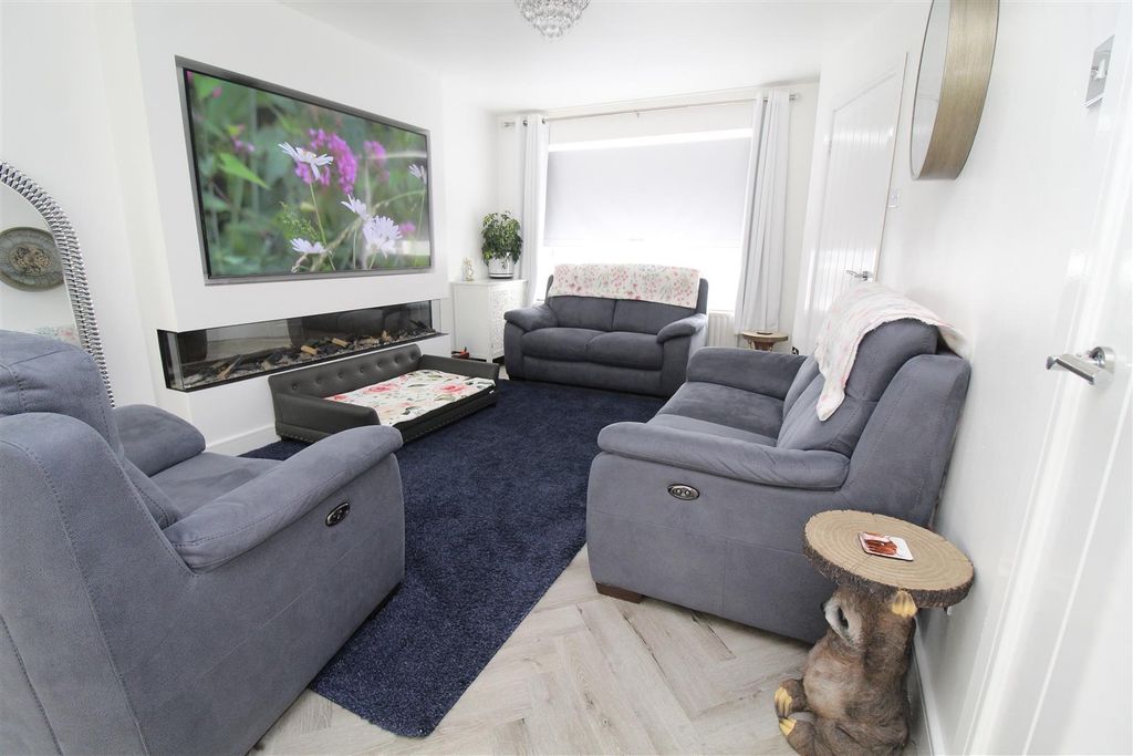 Property photo 2 of 41 Lounge Area/Reception Room