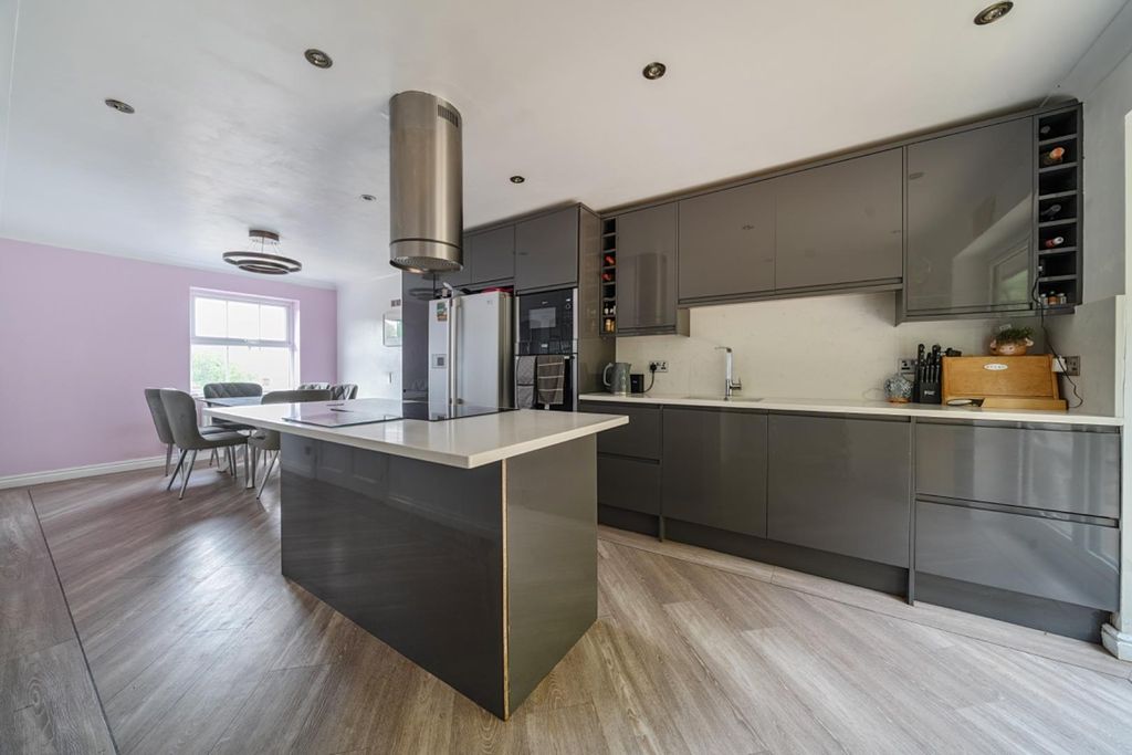 Property photo 3 of 20 21-681B9598dab8F-1286163-Arw-21 .Jpg