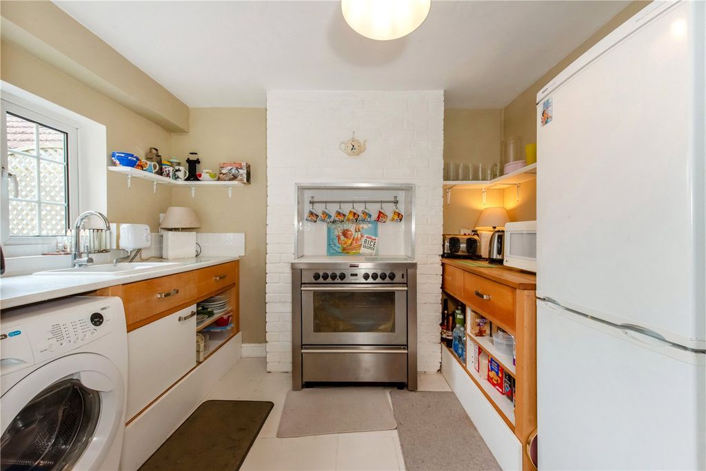 Property photo 3 of 12 Kitchen