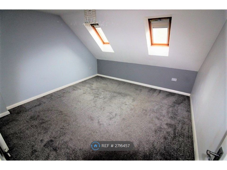 Property photo 2 of 16 Bedroom 1