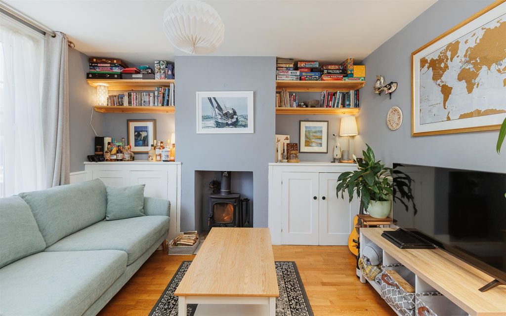 Property photo 2 of 26 Sitting Room