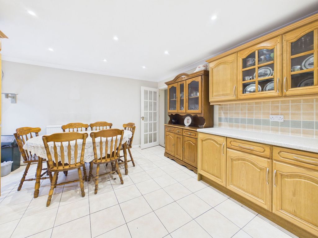 Property photo 2 of 25