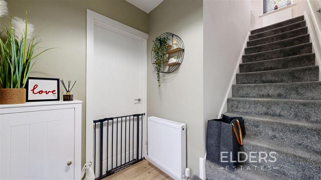 Property photo 3 of 12 Entrance Hall