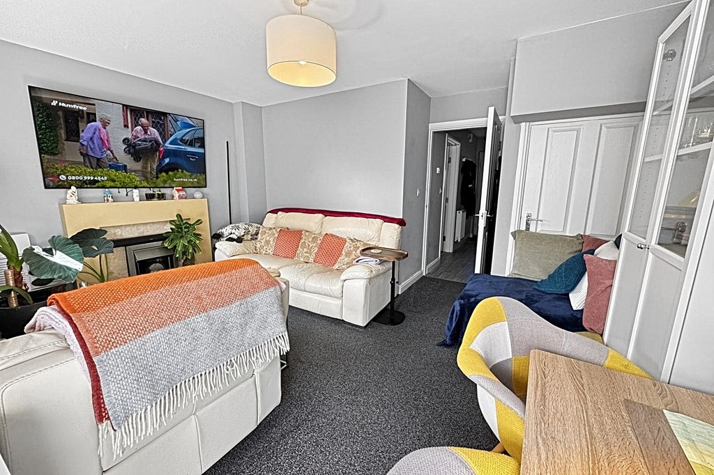 Property photo 3 of 21 Image