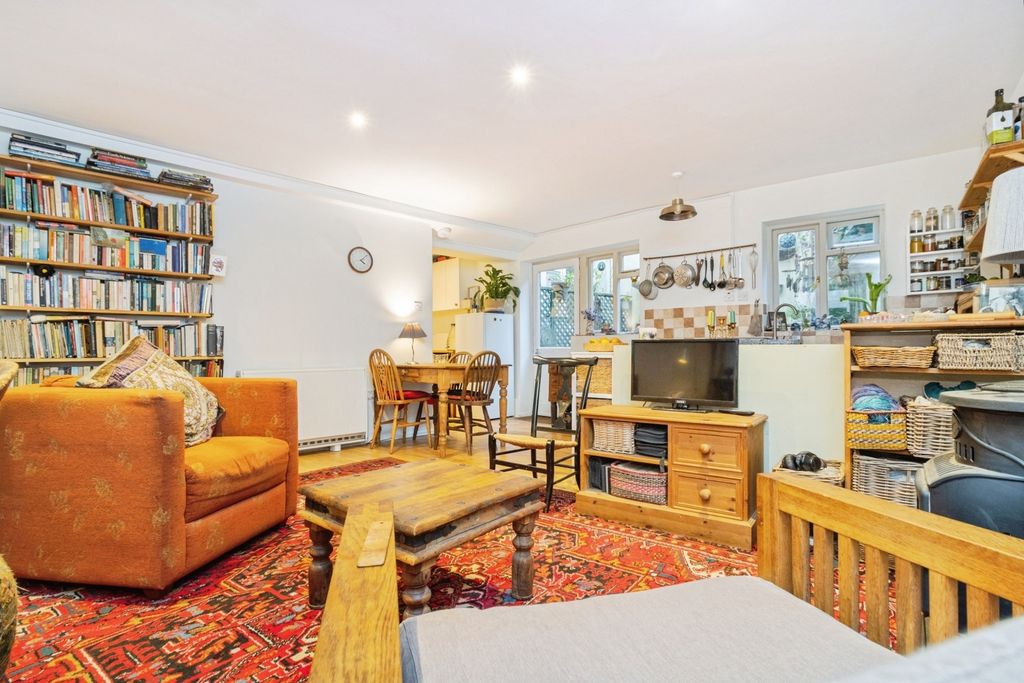 Property photo 3 of 17 Pbox-Img.Jpg