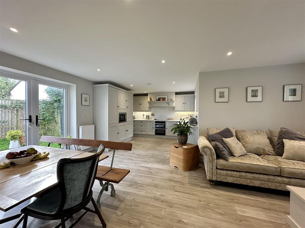 Property photo 2 of 36 74.Jpg
