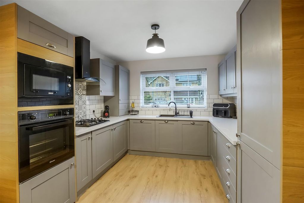 Property photo 3 of 17 Kitchen/Dining Room