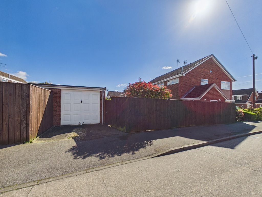 Property photo 2 of 16 5019605