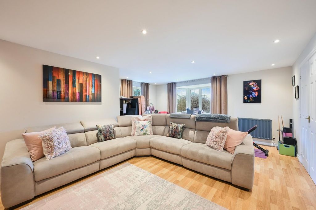 Property photo 3 of 20 Greenacres - 2.Jpg