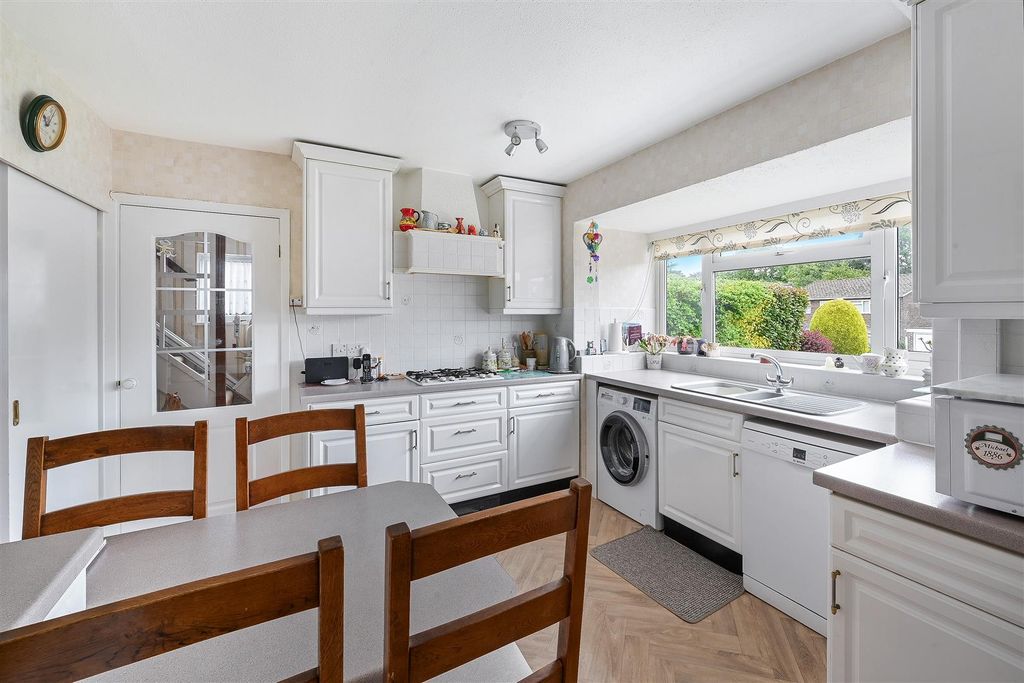 Property photo 3 of 22 Great Ellshams, 19- (4).Jpg